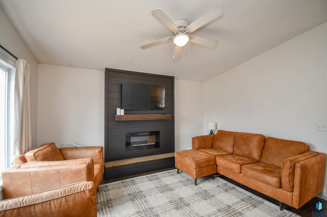 6049 W Jordan Ct Court, Sioux Falls, SD 57106