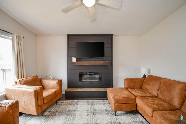 6049 W Jordan Ct Court, Sioux Falls, SD 57106