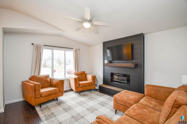 6049 W Jordan Ct Court, Sioux Falls, SD 57106