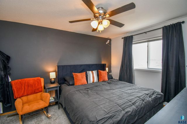 6049 W Jordan Ct Court, Sioux Falls, SD 57106