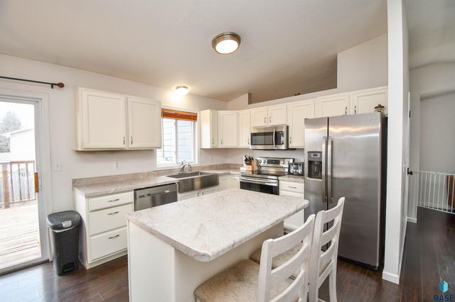 6049 W Jordan Ct Court, Sioux Falls, SD 57106