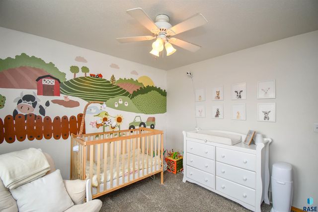 6049 W Jordan Ct Court, Sioux Falls, SD 57106