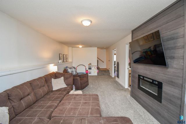 6049 W Jordan Ct Court, Sioux Falls, SD 57106