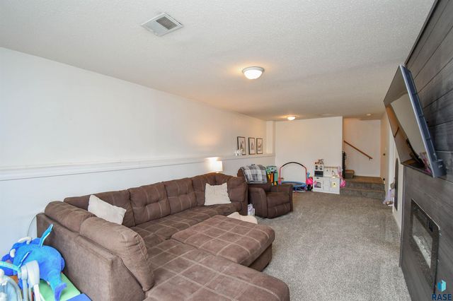 6049 W Jordan Ct Court, Sioux Falls, SD 57106