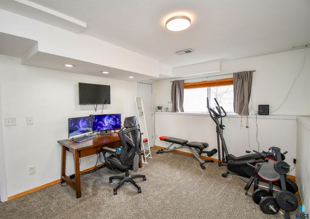 6049 W Jordan Ct Court, Sioux Falls, SD 57106