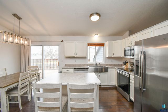 6049 W Jordan Ct Court, Sioux Falls, SD 57106