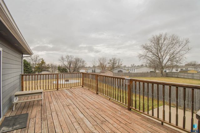 6049 W Jordan Ct Court, Sioux Falls, SD 57106