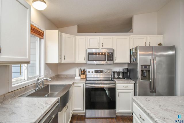 6049 W Jordan Ct Court, Sioux Falls, SD 57106