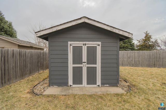 6049 W Jordan Ct Court, Sioux Falls, SD 57106