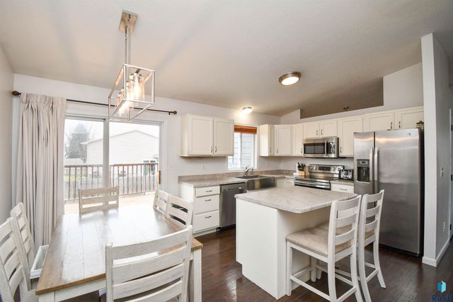 6049 W Jordan Ct Court, Sioux Falls, SD 57106