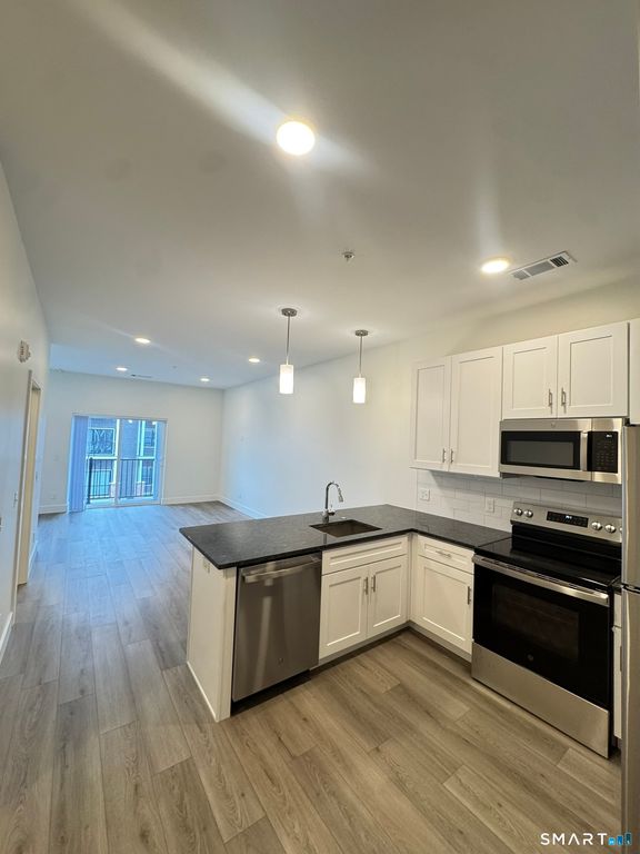 414 Berlin Turnpike 1102, Berlin, CT 06037