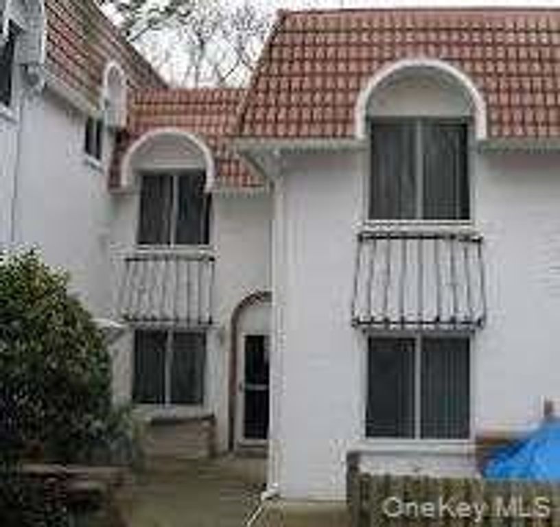 334 Clubhouse Court 334, Brookhaven, NY 11727