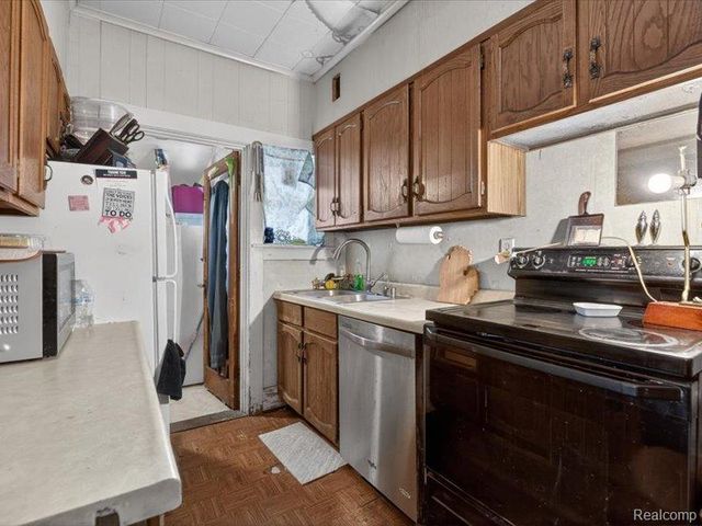 74 E Washington Street, Village Of Clarkston, MI 48346