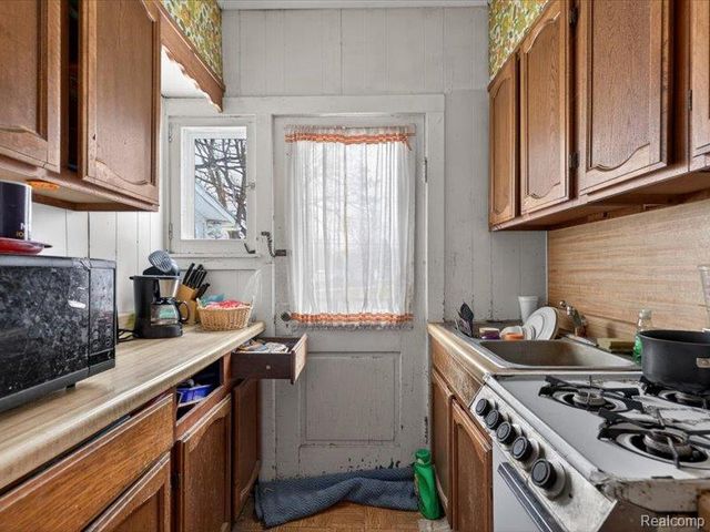 74 E Washington Street, Village Of Clarkston, MI 48346