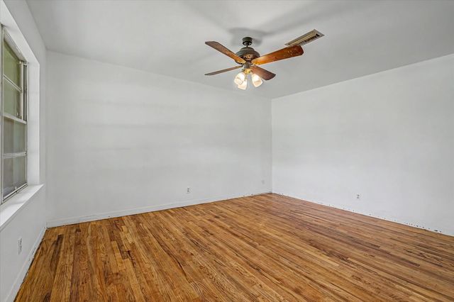 101 Oak Street, Dayton, TX 77535