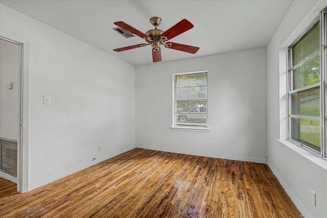 101 Oak Street, Dayton, TX 77535