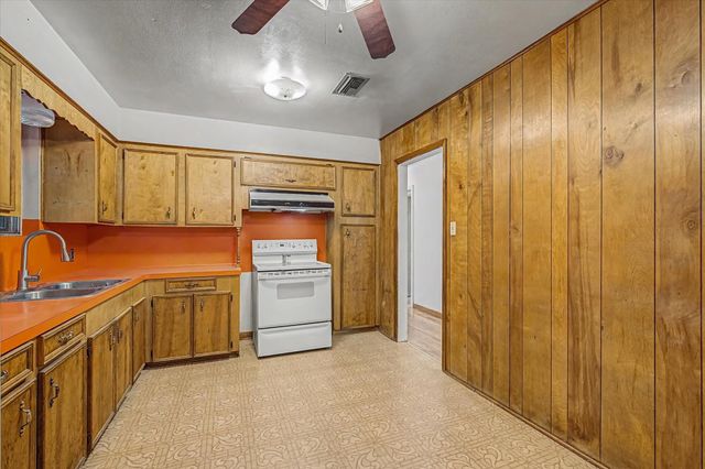 101 Oak Street, Dayton, TX 77535