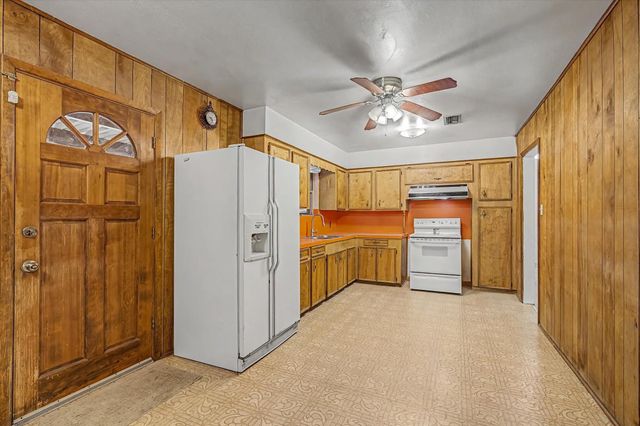 101 Oak Street, Dayton, TX 77535