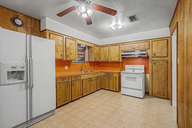 101 Oak Street, Dayton, TX 77535
