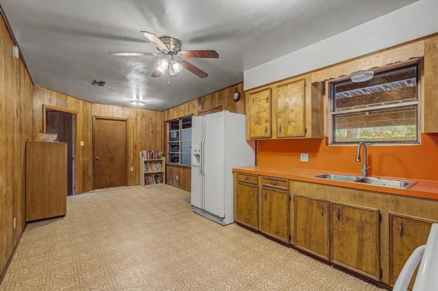 101 Oak Street, Dayton, TX 77535