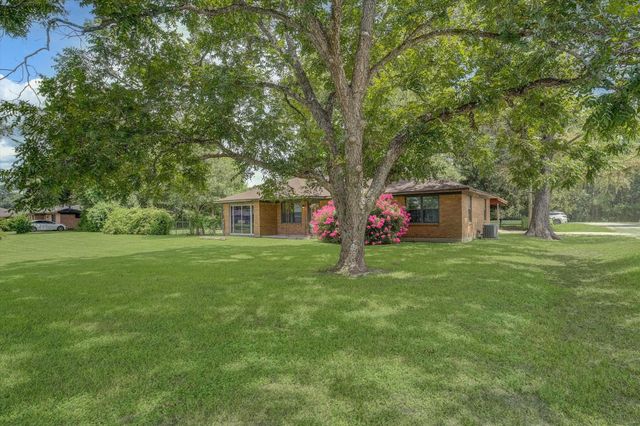 101 Oak Street, Dayton, TX 77535