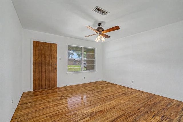101 Oak Street, Dayton, TX 77535