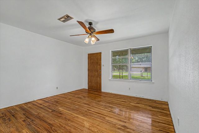 101 Oak Street, Dayton, TX 77535