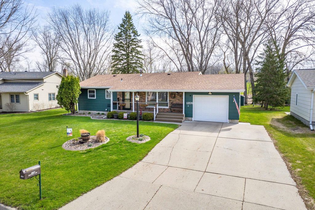 1208 Lenore Way, Fergus Falls, MN 56537