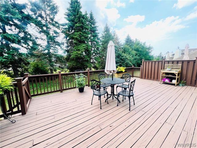 10 Pinegrove Court, Hamburg, NY 14075