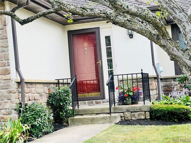 10 Pinegrove Court, Hamburg, NY 14075