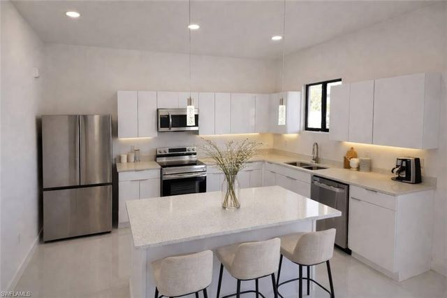 4002 NW 38th ST, Cape Coral, FL 33993