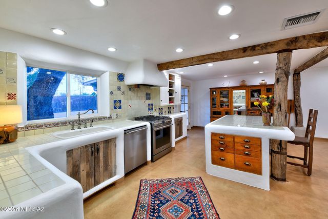 5402 E San Francisco Boulevard, Tucson, AZ 85712