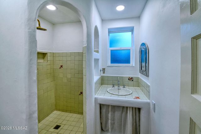 5402 E San Francisco Boulevard, Tucson, AZ 85712