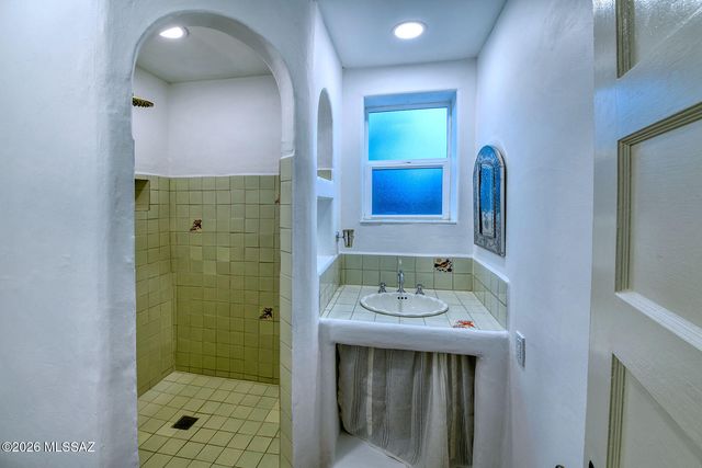 5402 E San Francisco Boulevard, Tucson, AZ 85712