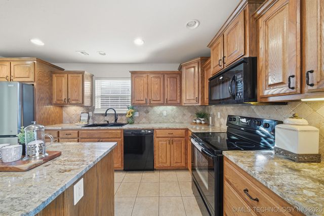 1946 W Woodbury Street, Broken Arrow, OK 74012