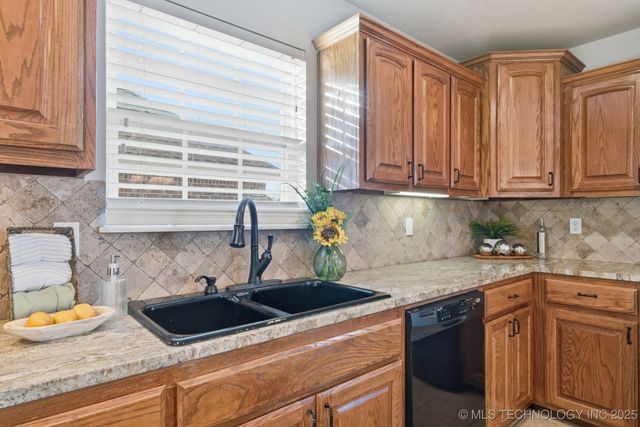 1946 W Woodbury Street, Broken Arrow, OK 74012