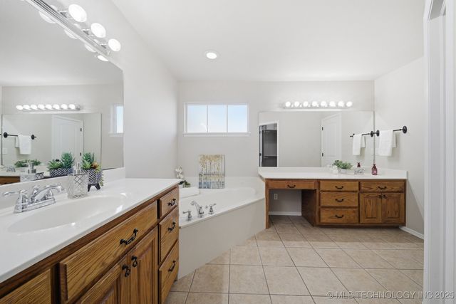 1946 W Woodbury Street, Broken Arrow, OK 74012