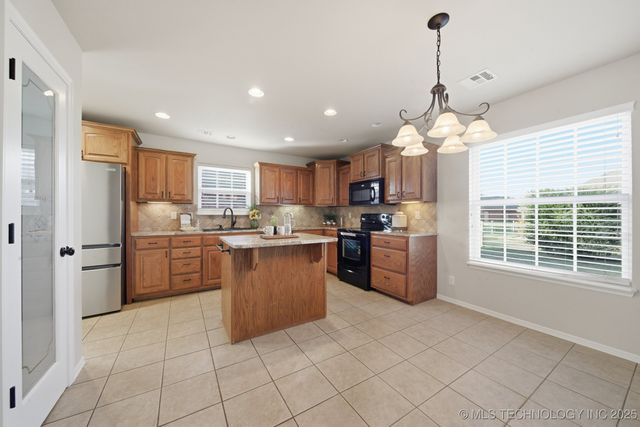 1946 W Woodbury Street, Broken Arrow, OK 74012