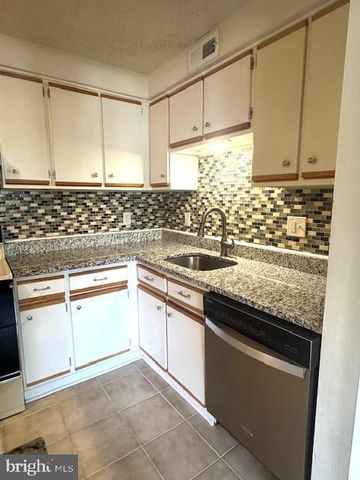 3503 Kingsley Ct Apt B, Pasadena, MD 21122