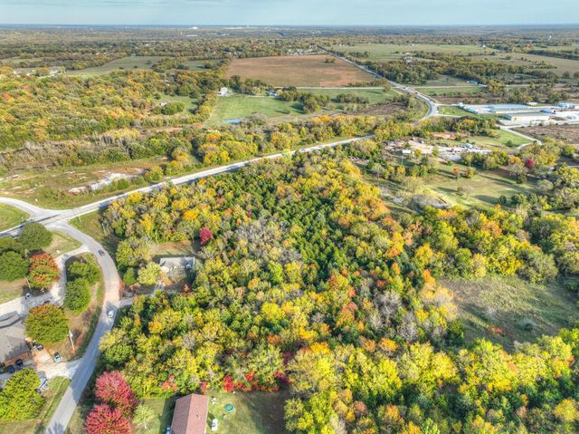 000 Hh Highway, Carterville, MO 64835