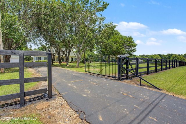 64 Tamim Cove, Byhalia, MS 38611
