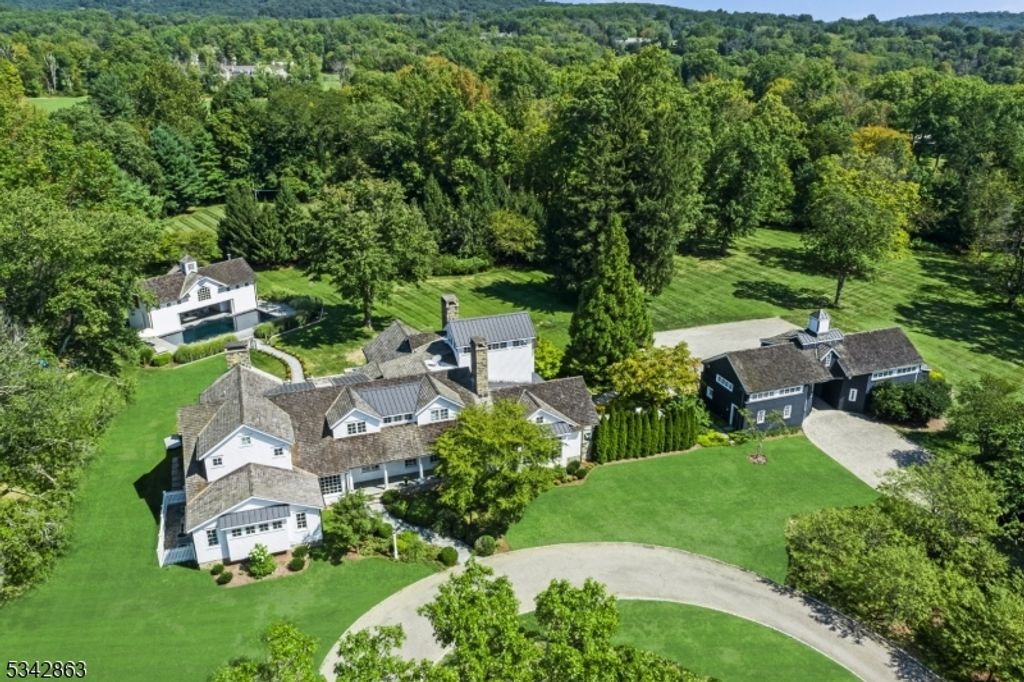48 Sunnybranch Rd, Far Hills Boro, NJ 07931