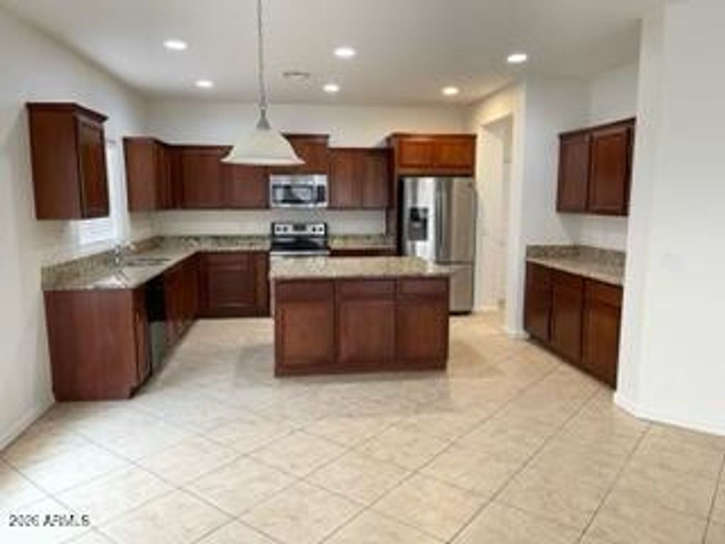 Image 3 of property listing at 8516 S 55TH Drive, Laveen, AZ 85339