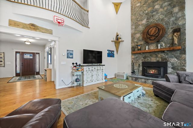 14 Laurelwood Drive, New Fairfield, CT 06812