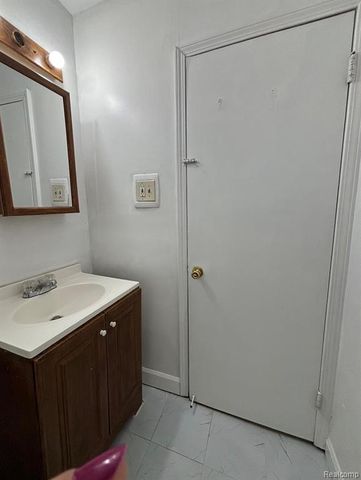 6375 Helen Street, Garden City, MI 48135