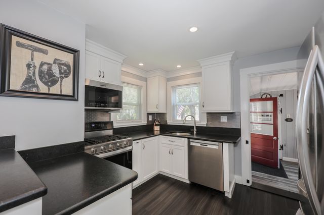54 College Avenue, Manchester, NH 03102