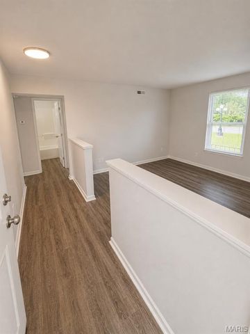 1027 Caroline Drive, Washington, MO 63090