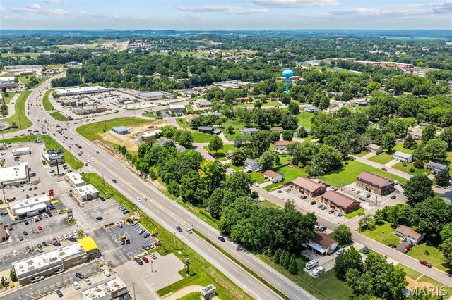 1027 Caroline Drive, Washington, MO 63090