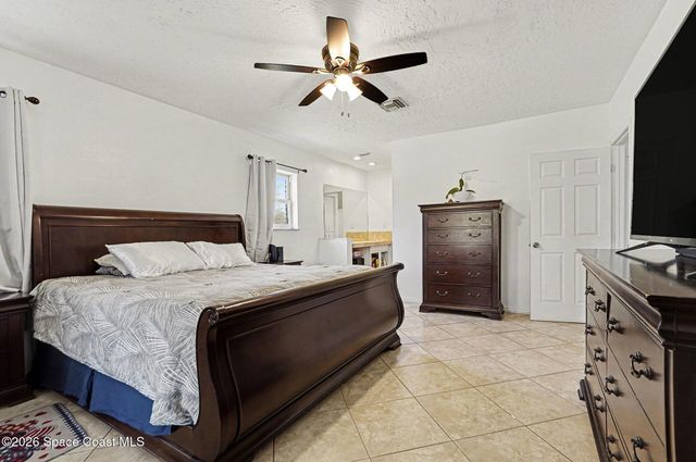 4950 Country Place, Grant, FL 32949