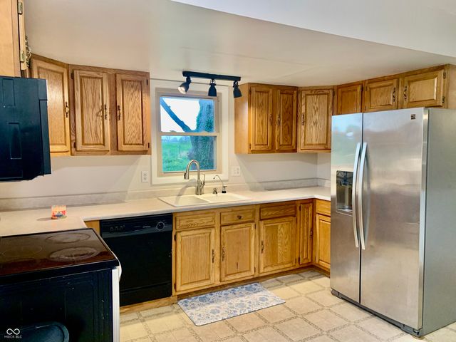 5574 S Holiday Drive, Columbus, IN 47203
